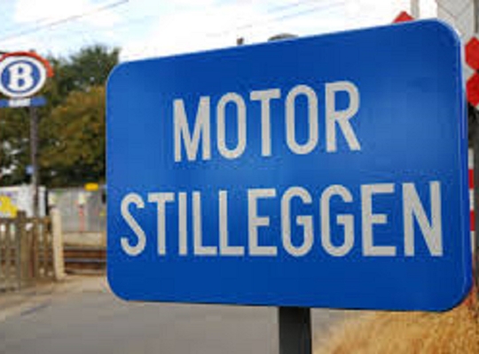 Motor stilleggen aan een overweg Motor stilleggen aan een overweg